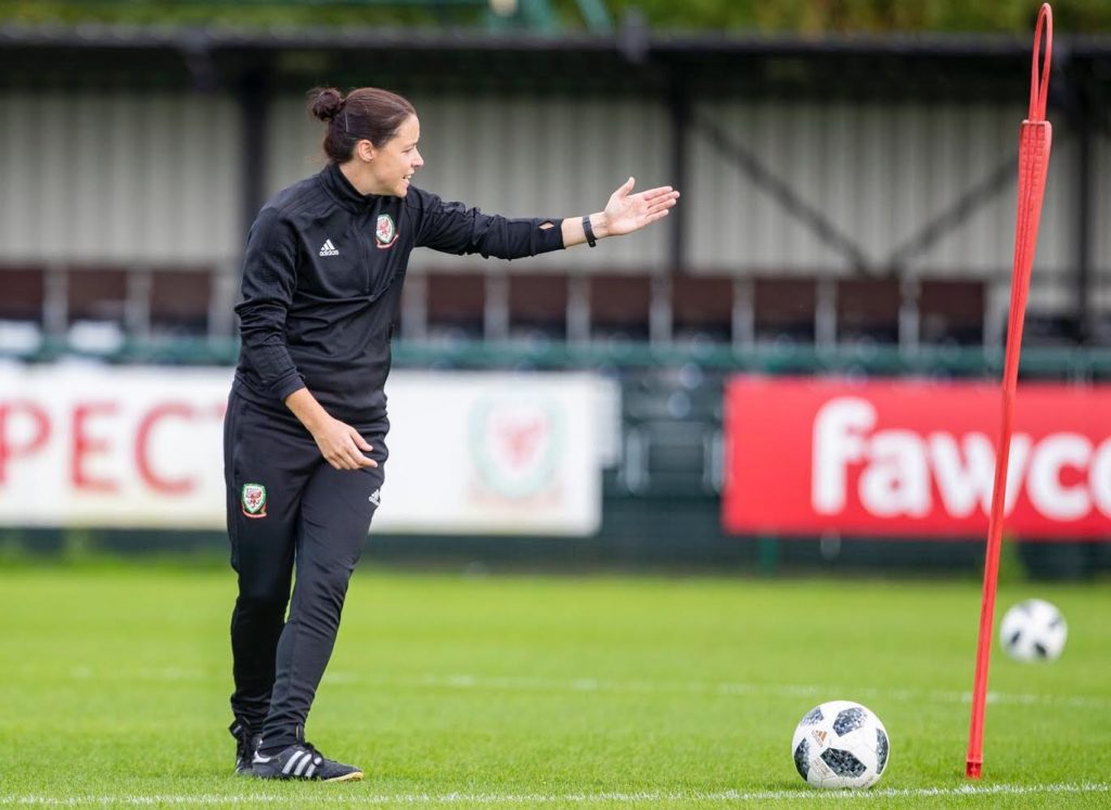 Spurs ready to take the game to Brighton & Hove Albion says assistant coach Smith
