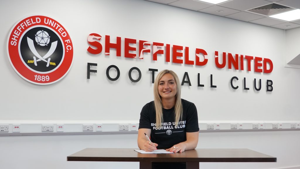 Sheffield United midfielder Cusack signs new one-year deal