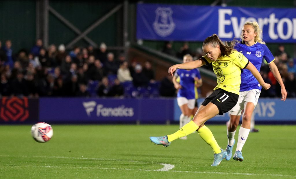 Chelsea continue to close the gap on leaders Arsenal with victory at Everton