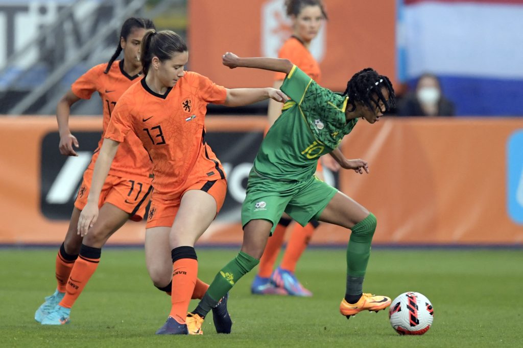 Dutch boss Parsons influential in decision to switch allegiances says midfielder Egurrola
