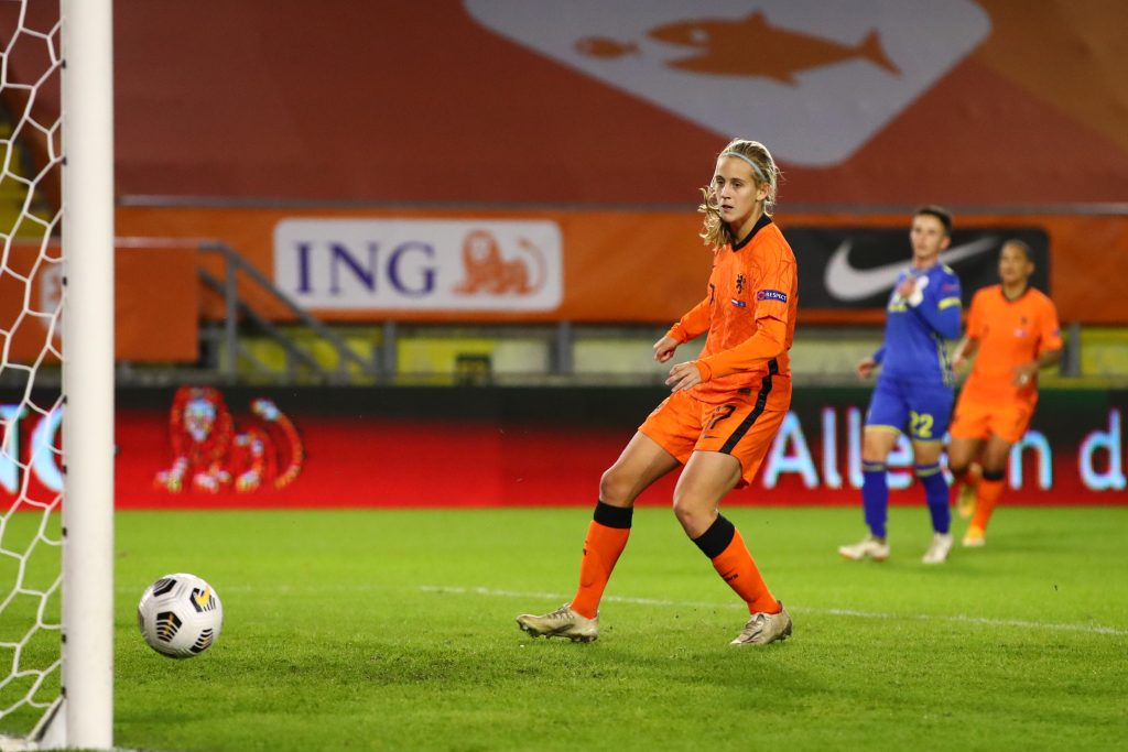 Dutch forward Snoeijs joins Everton on two-year deal
