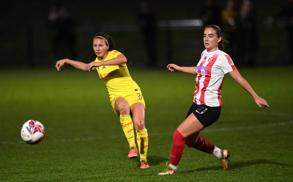 Liverpool defender Robe pens new deal