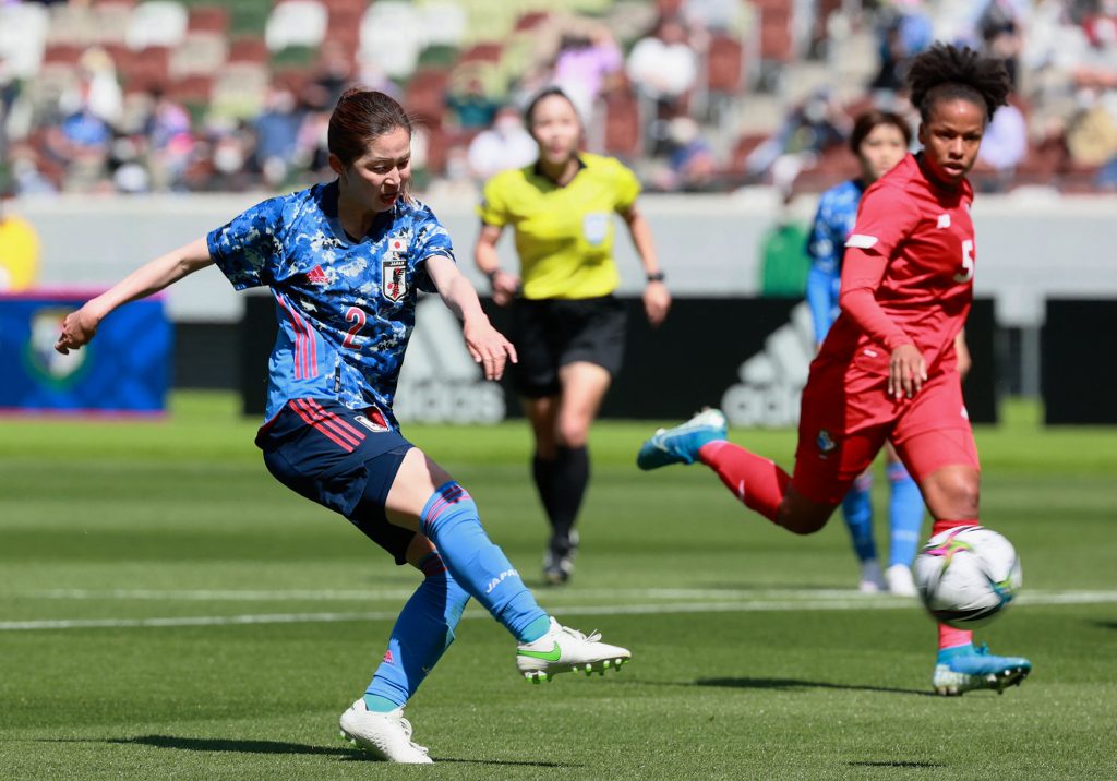 Japanese international full-back Shimizu joins West Ham United