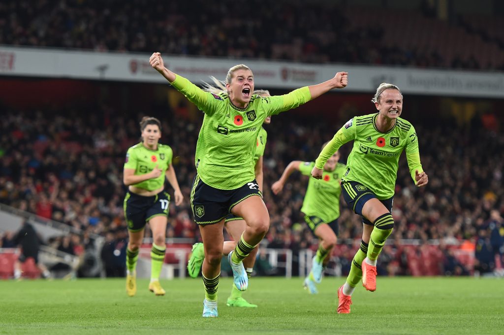 Manchester United inflict first defeat of the season on Arsenal in Emirates thriller