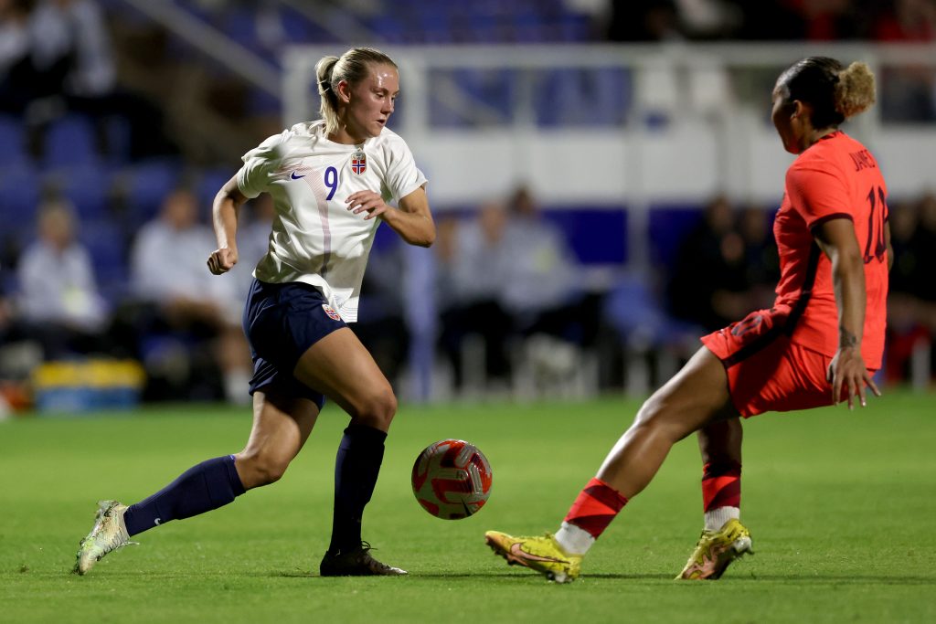 Manchester United complete the signing of Norwegian international midfielder Naalsund