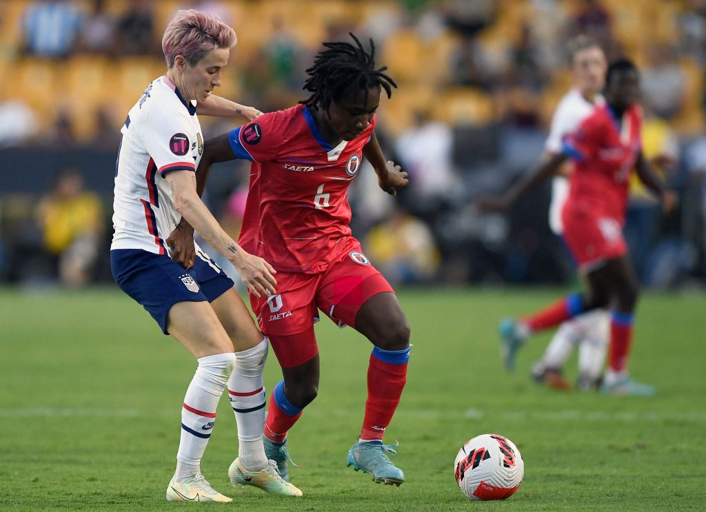 Rumoured Manchester United and Chelsea target Dumornay agrees Lyon move