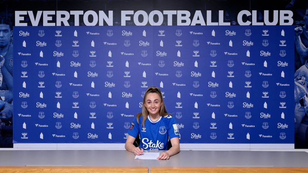 Long-serving Everton defender Finnigan signs new deal