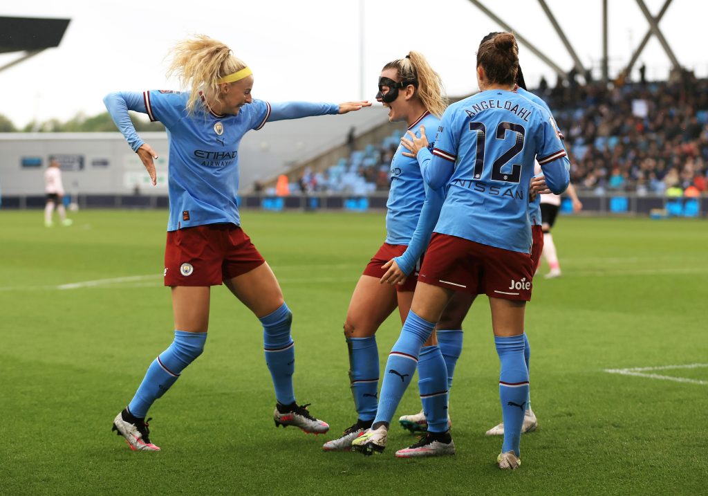 Manchester City continue title push with victory over bottom club Reading