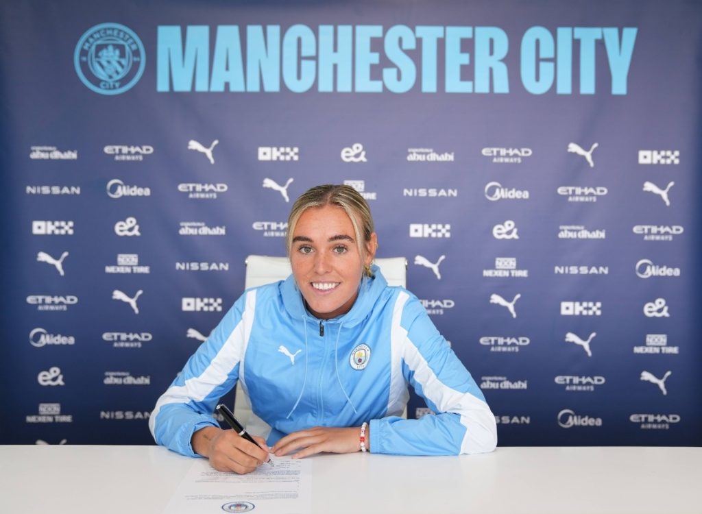 Manchester City complete signing of Dutch international midfielder Roord