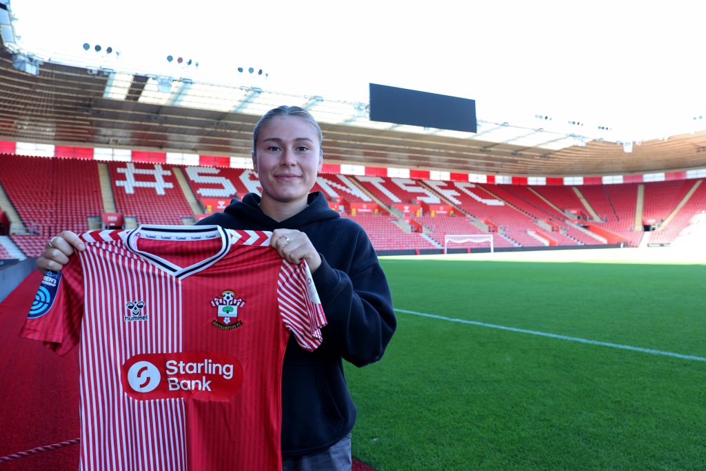 Southampton sign Chelsea forward Thompson
