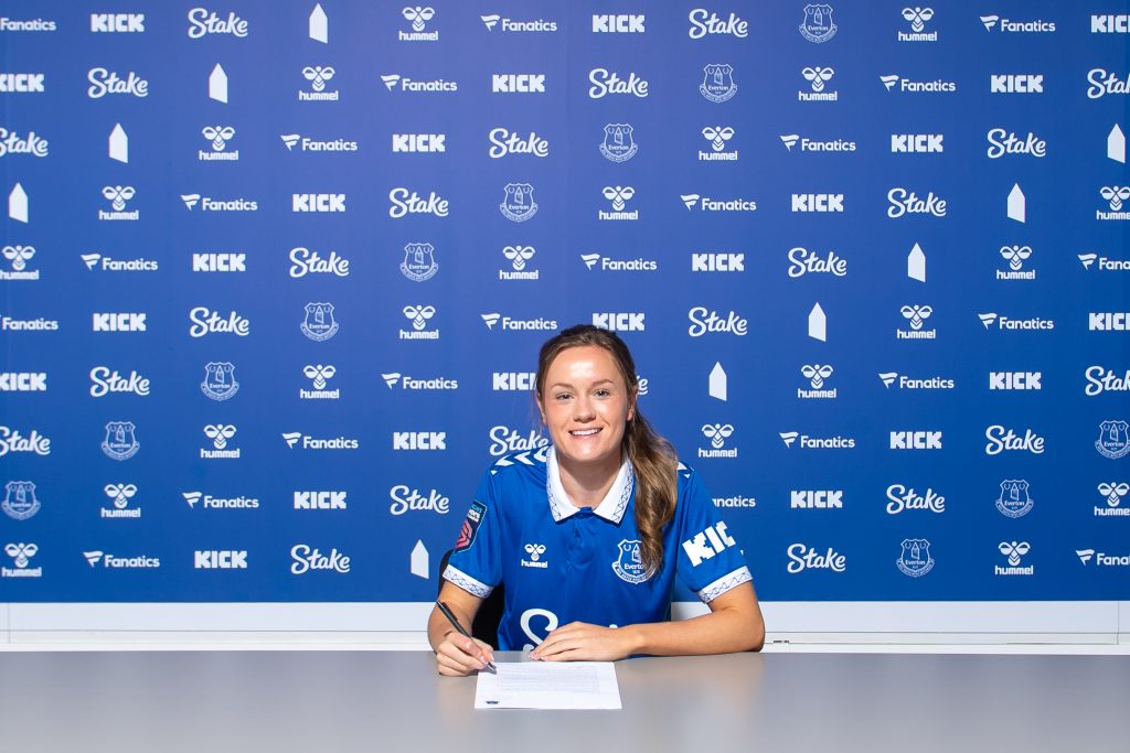 Everton sign Republic of Ireland international Payne