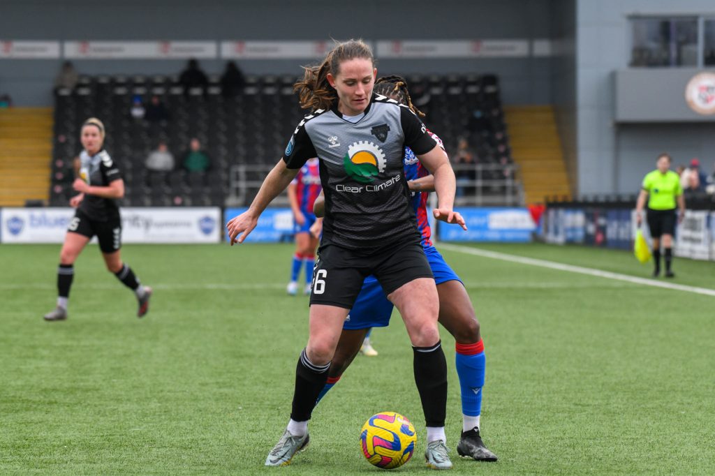 Durham defender Robson announces pregnancy