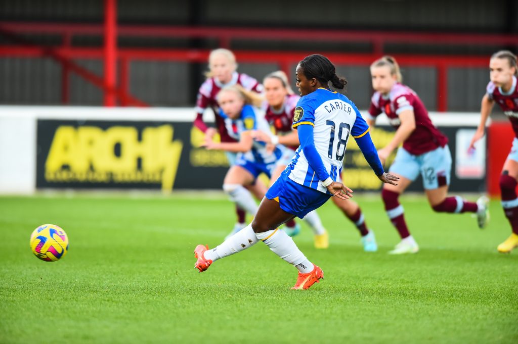 London City Lionesses sign former Arsenal and England forward Carter