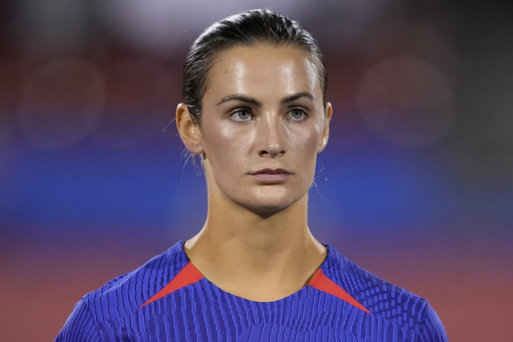 Arsenal announce signing of United States international defender Fox