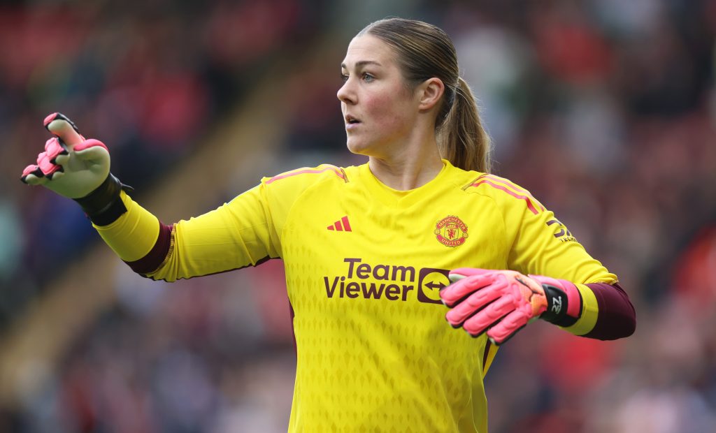 Manchester United keeper Earps linked with PSG move