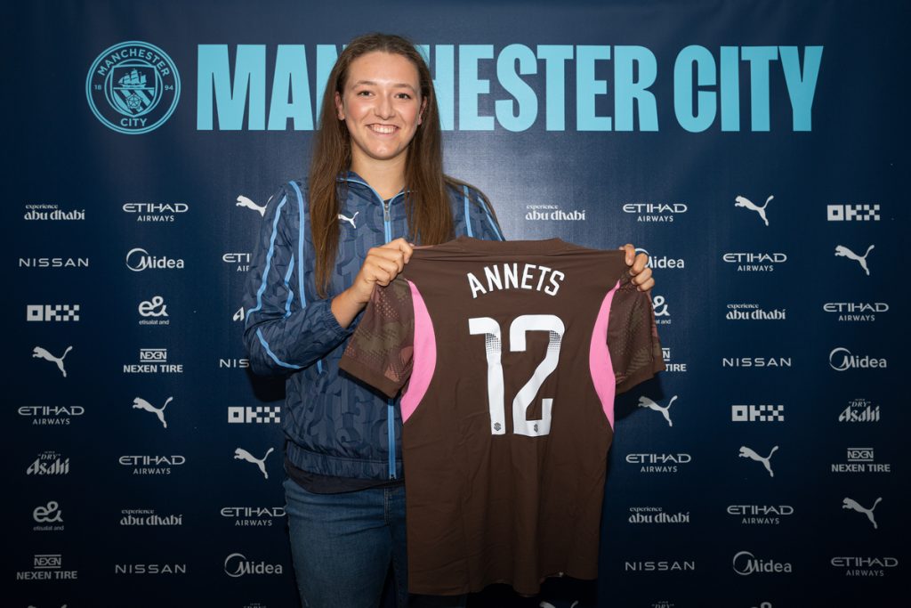 Manchester City sign England youth international goalkeeper Annets