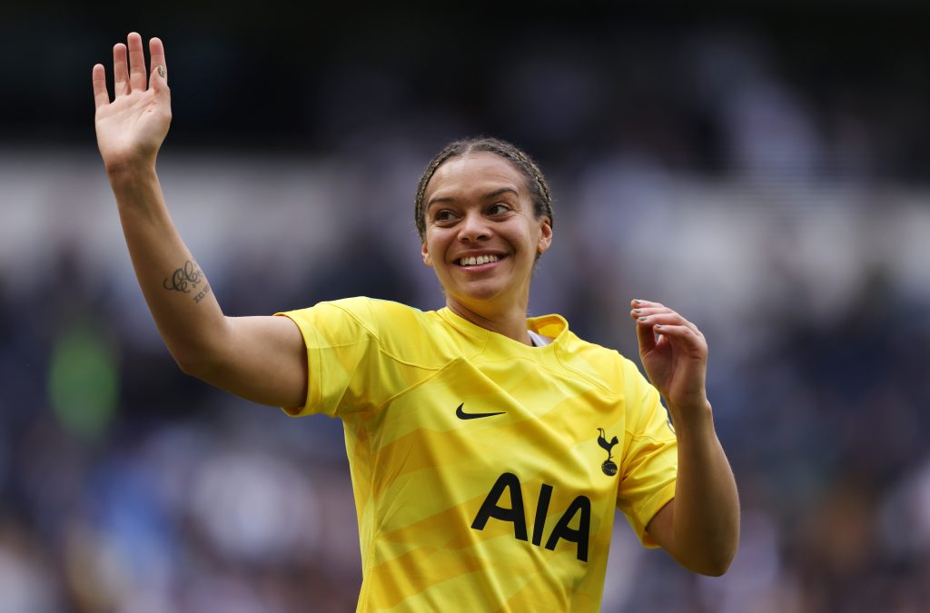 Spurs keeper Spencer signs new deal