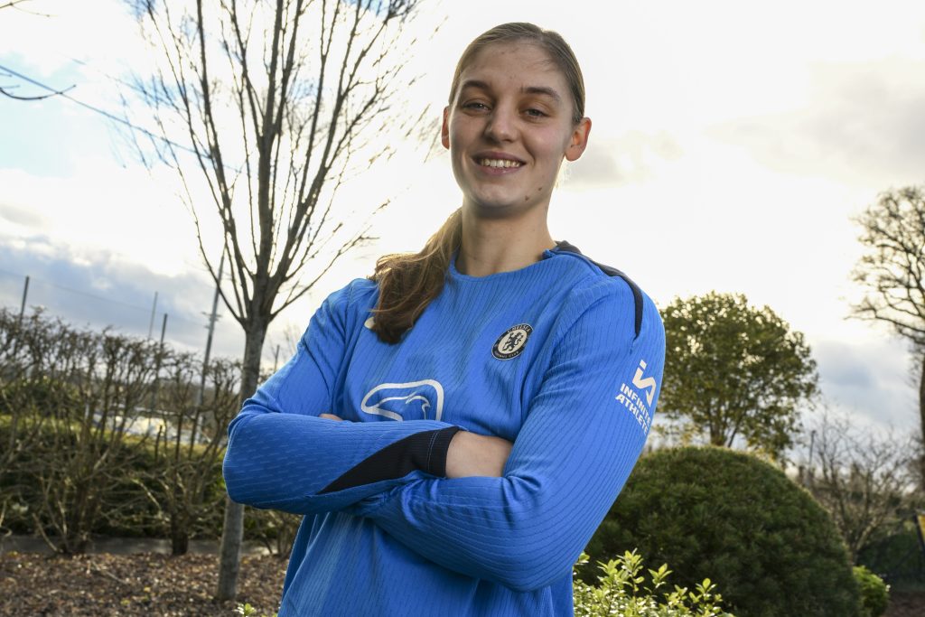 Chelsea’s Dutch defender Nouwen signs new deal