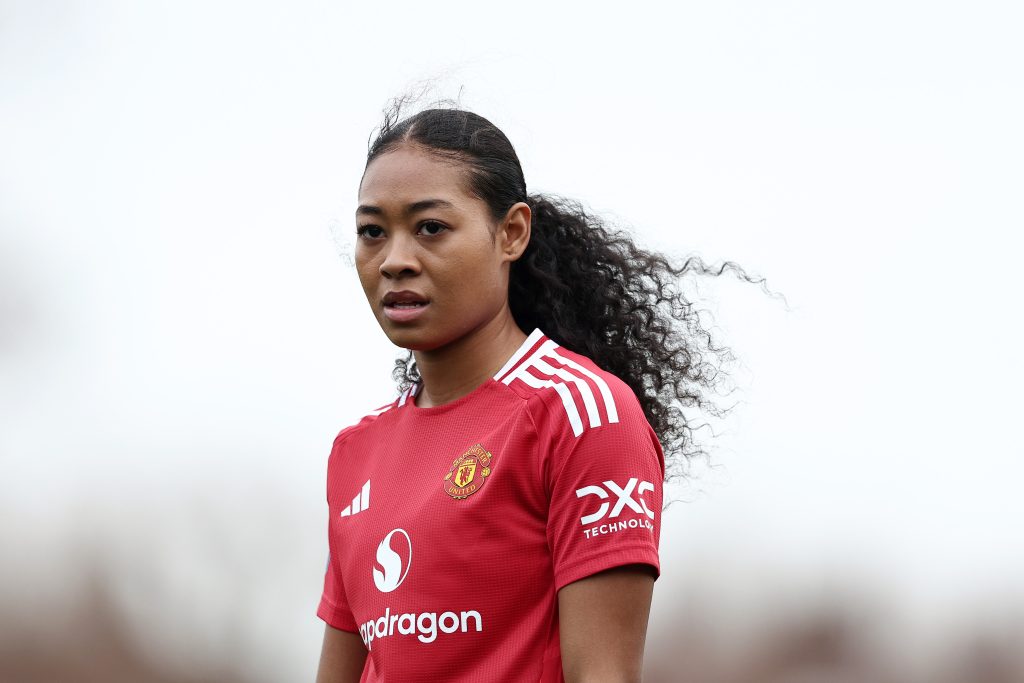 Manchester United full-back Riviere signs new long-term deal