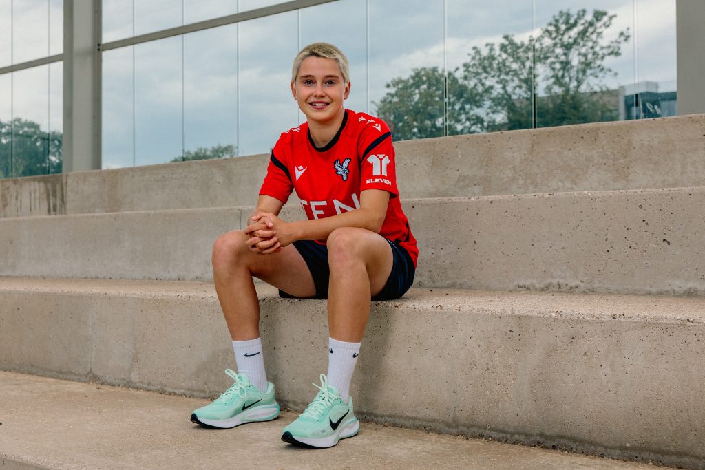 Crystal Palace sign Chelsea midfielder Brown on loan