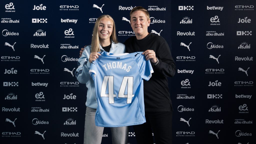 Manchester City defender Thomas signs new deal