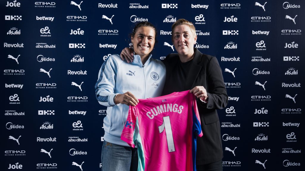 Manchester City sign goalkeeper Cumings