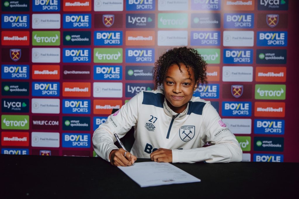 West Ham United sign Swiss international forward Wandeler