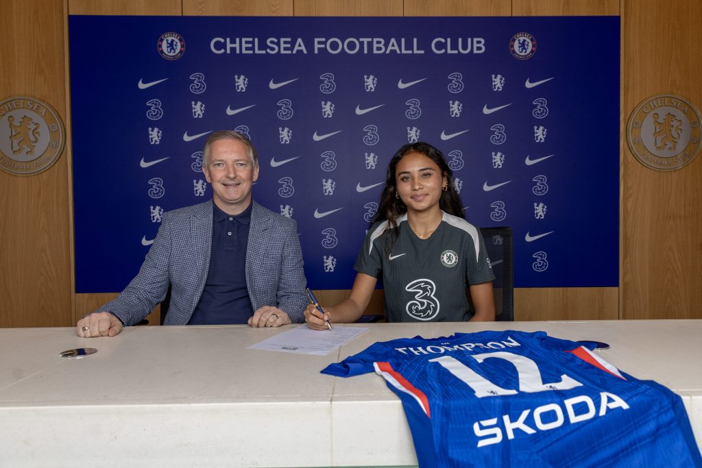 Chelsea announce signing of United States international ace Thompson