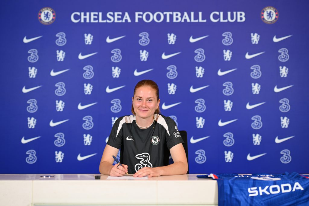 Chelsea midfielder Nüsken signs new deal