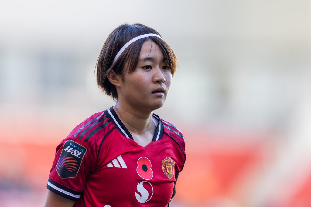 Manchester United midfielder Miyazawa signs new long-term deal
