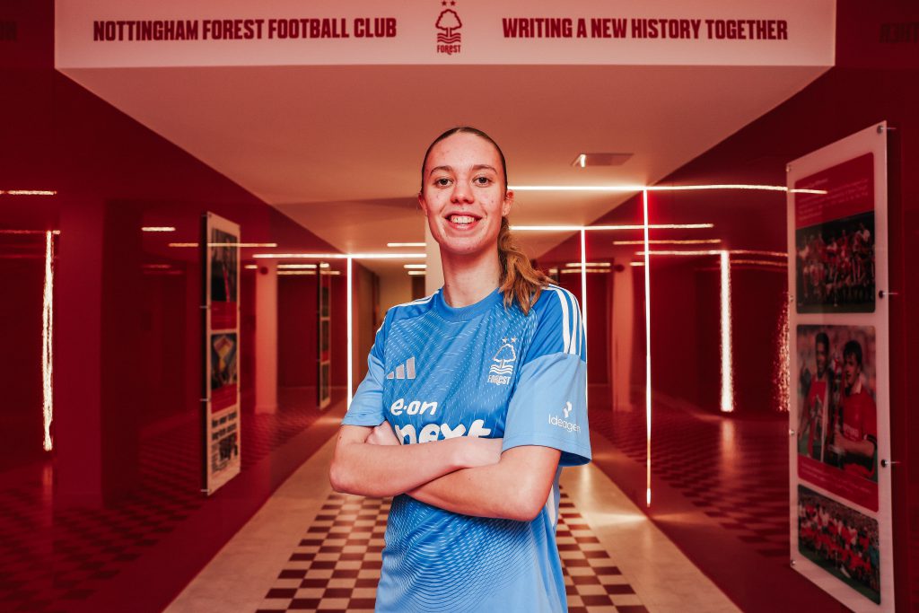 Nottingham Forest sign West Ham United keeper Dowsett on loan