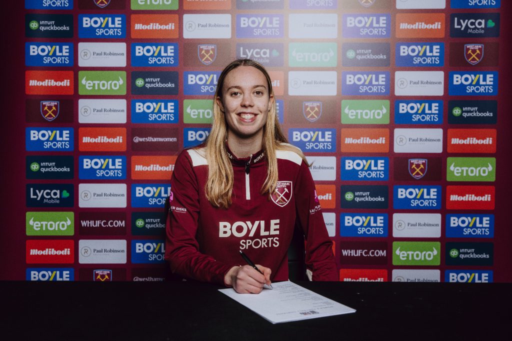 West Ham United keeper Dowsett signs first professional deal