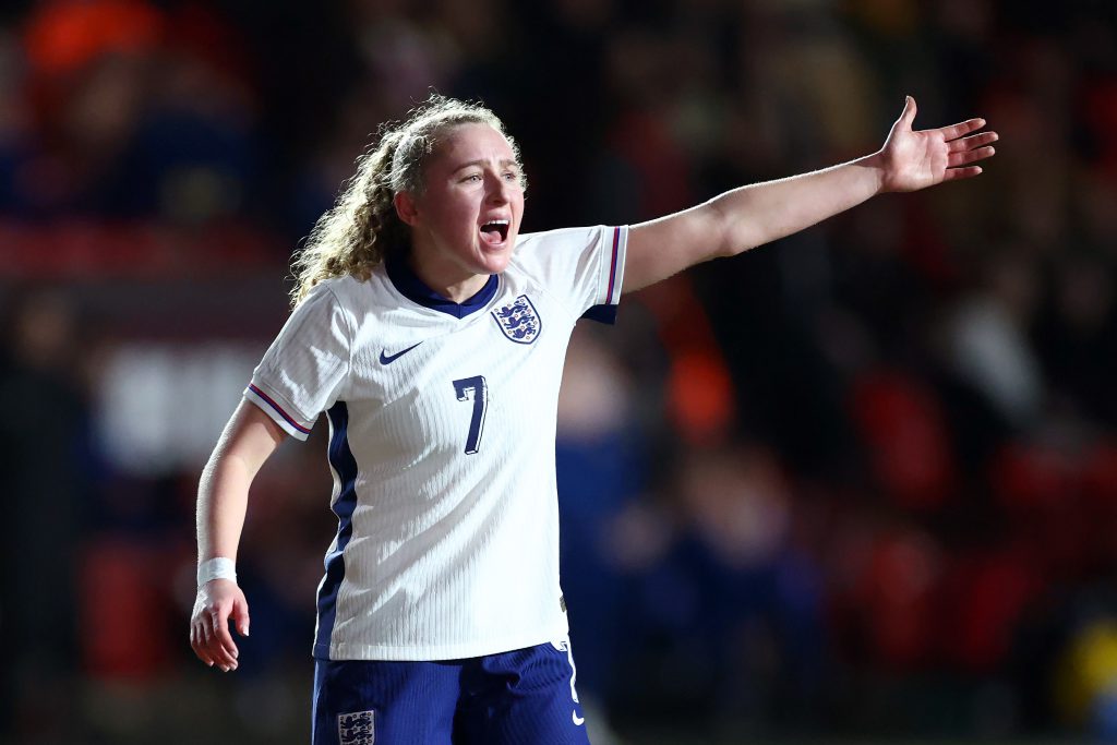 Bristol City re-sign England international forward Robinson