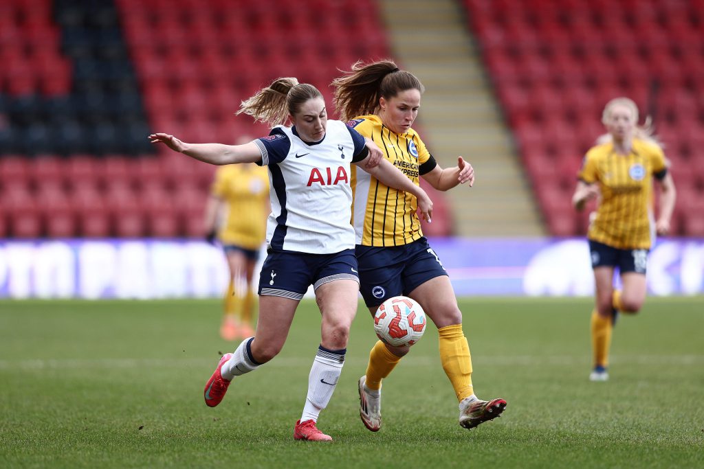 Spurs full-back Morris signs new deal