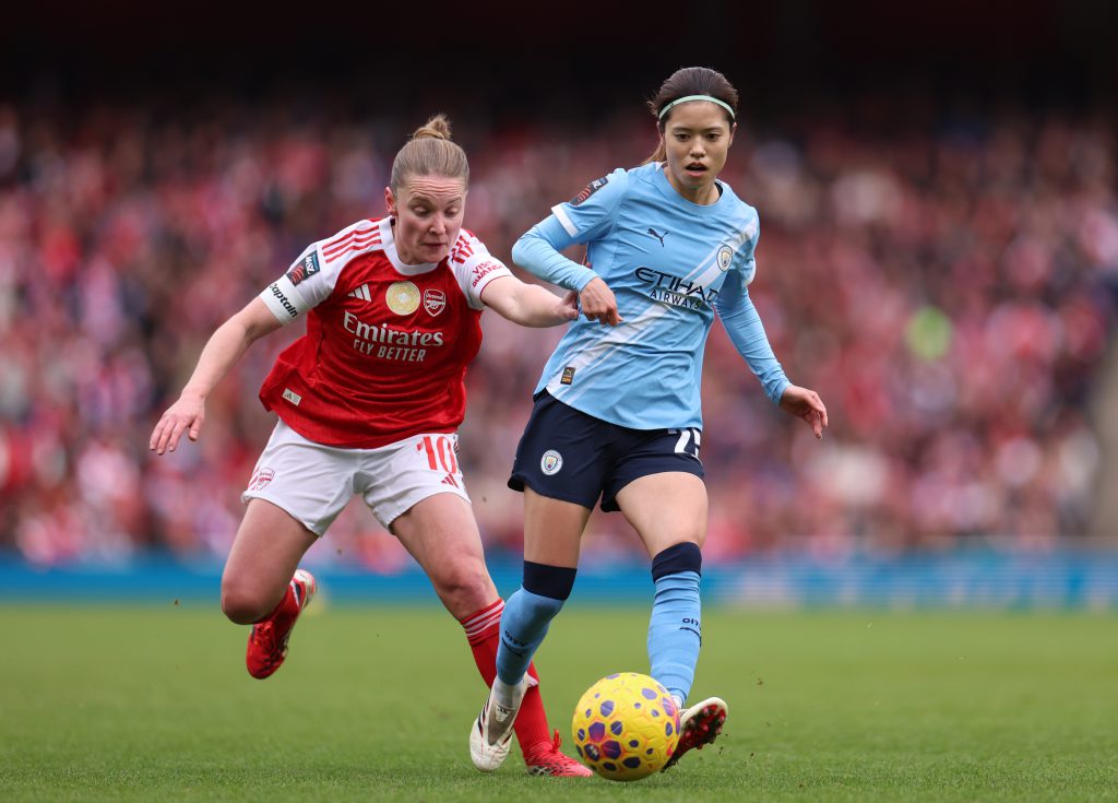 Arsenal legend Little signs new deal