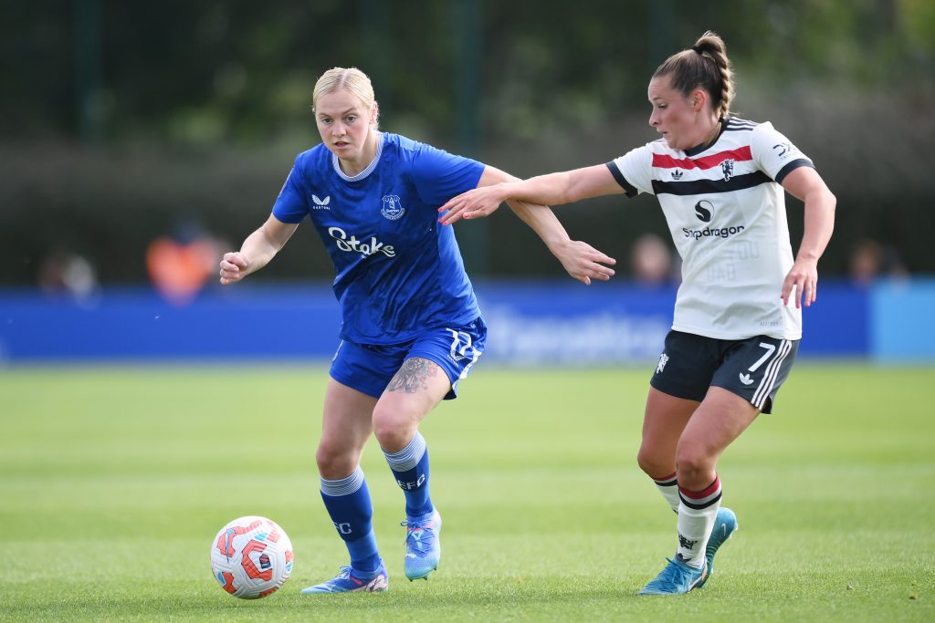 Everton full-back Hope to retire