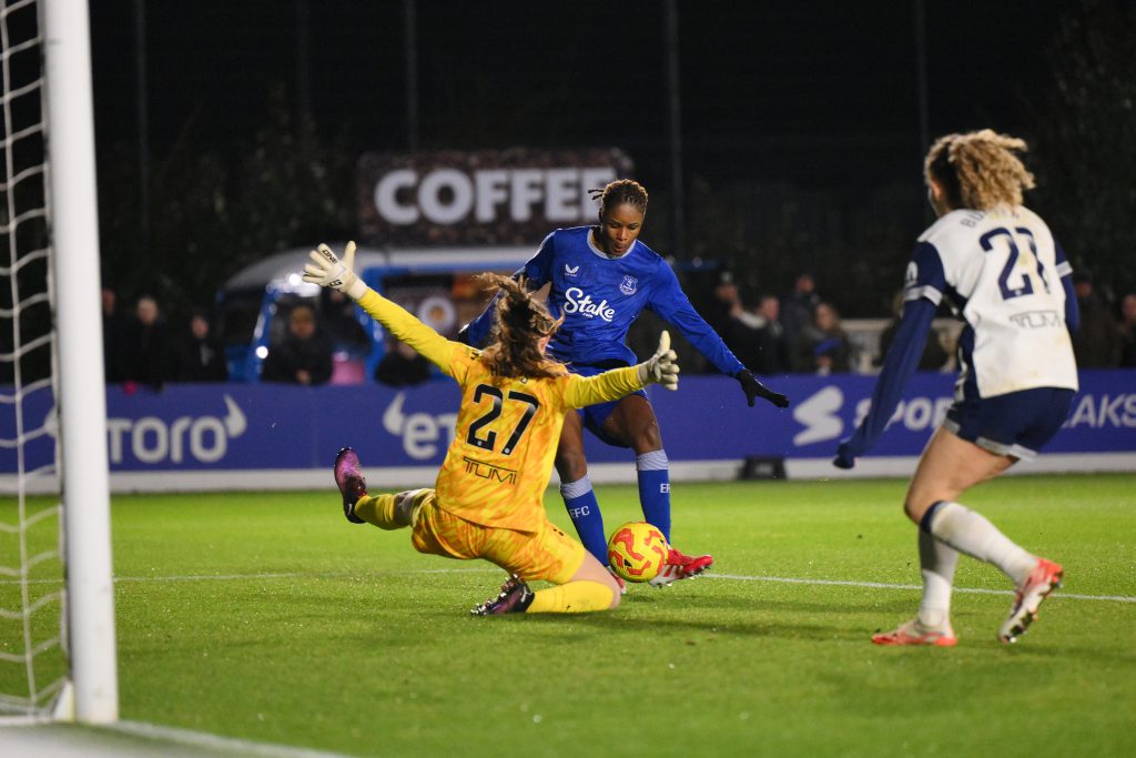 Brighton & Hove Albion sign Spurs keeper Heeps