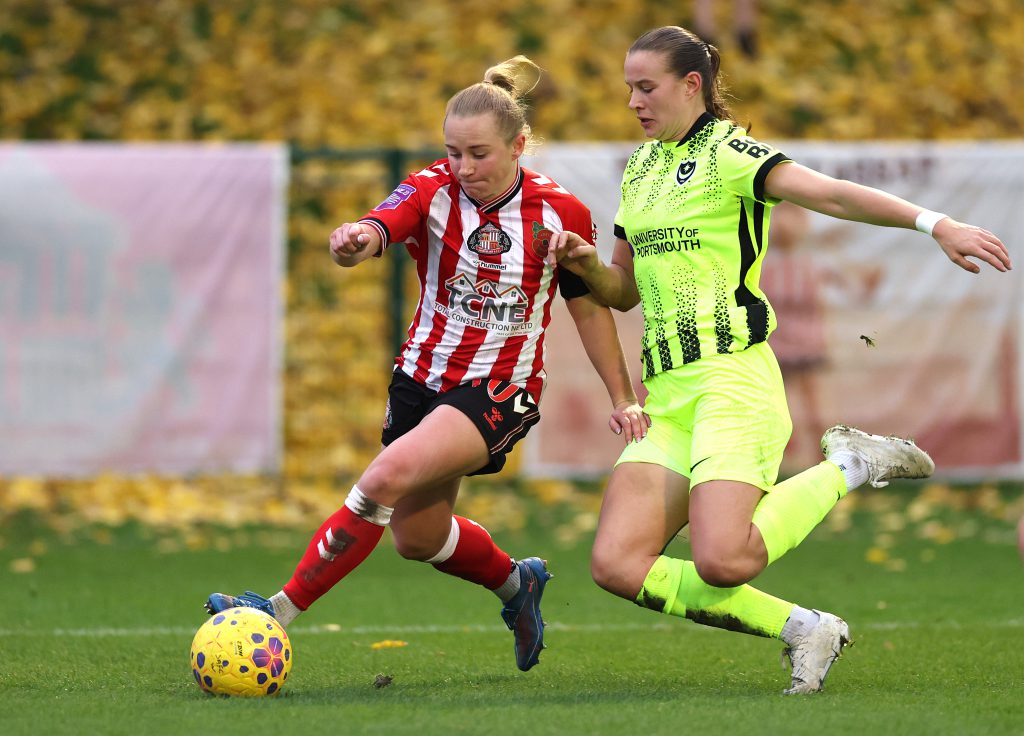 Sunderland midfielder Kitching signs new deal
